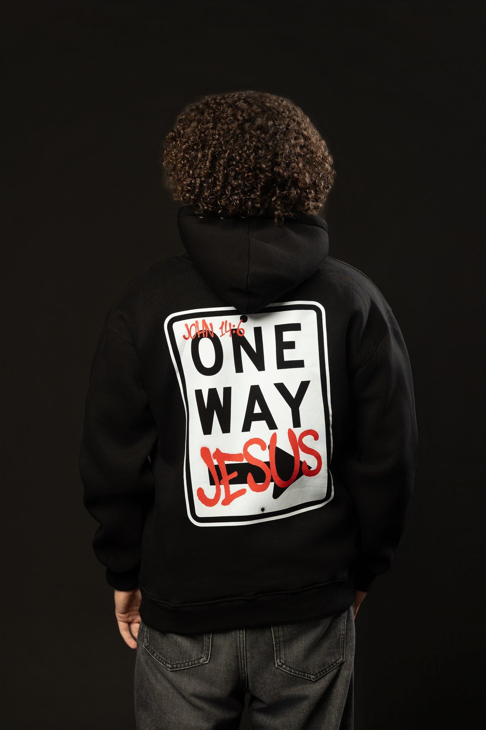 Hanorac negru Power of God ONE WAY JESUS, fotografiat pe model din spate